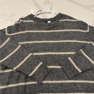 H&M cropped sweater medium